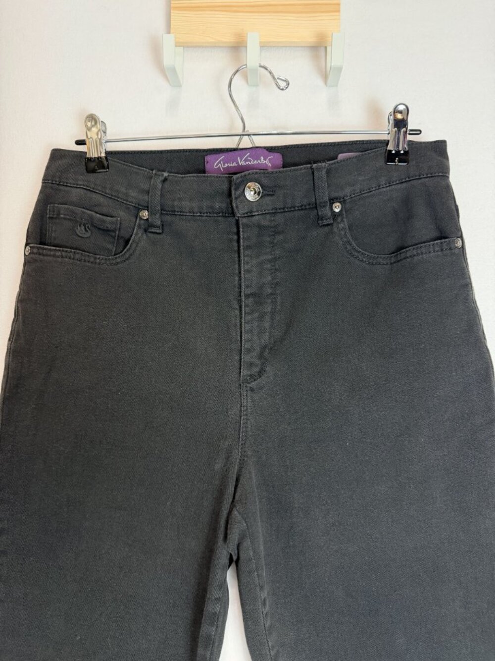 Gloria Vanderbilt Amanda Classic Tapered Jeans Womens Size 12 Black Denim - Picture 12 of 14